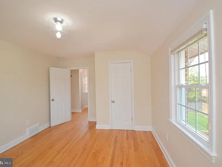 2441 N McKinley St — Photo 12