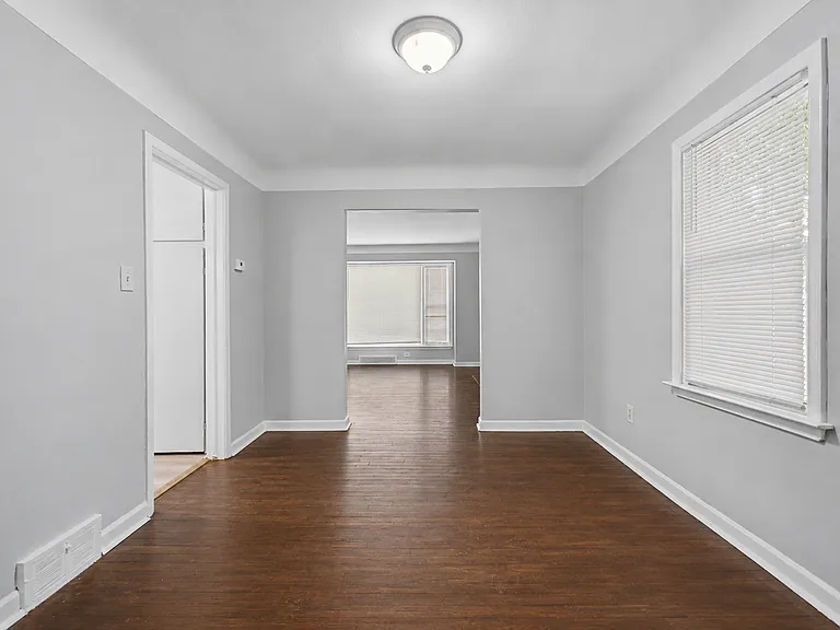 15712 Vaughan St — Photo 11