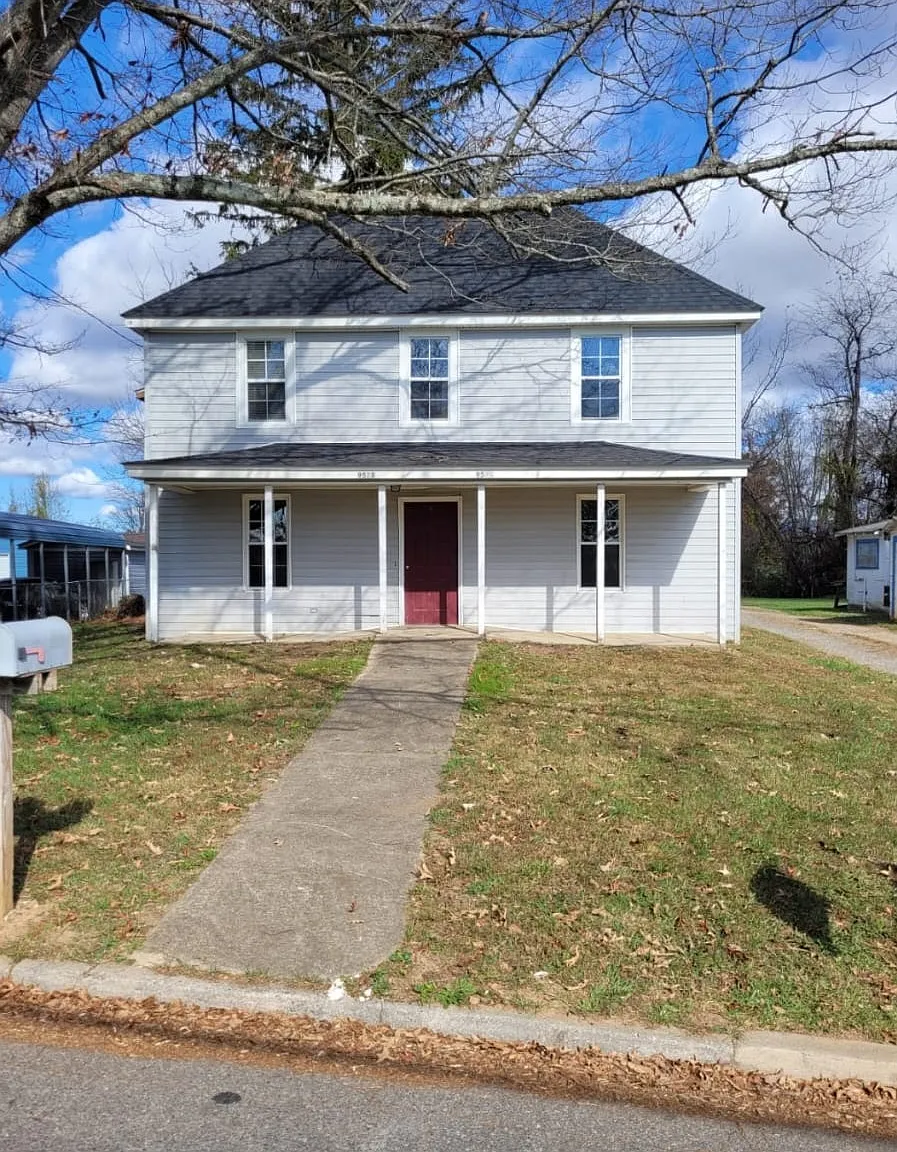 2 bed, 800 sqft, $1,600 — Photo 1