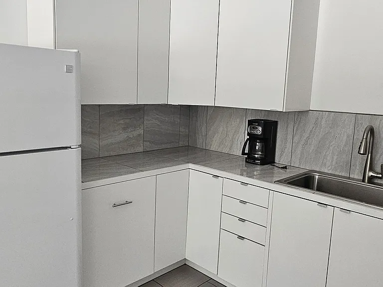 2233 Washington Ave #A — Photo 3