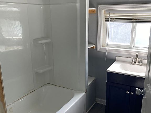 3rd image of 207 E 16th St Unit A