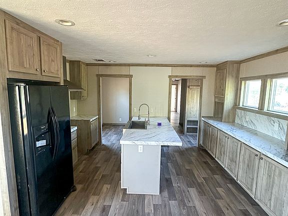 5th image of 5094 Amber St