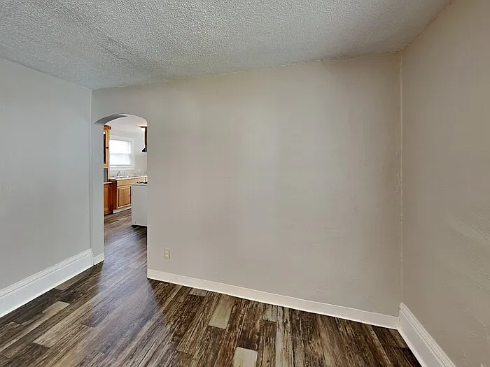 2068 Reaney Ave E — Photo 6