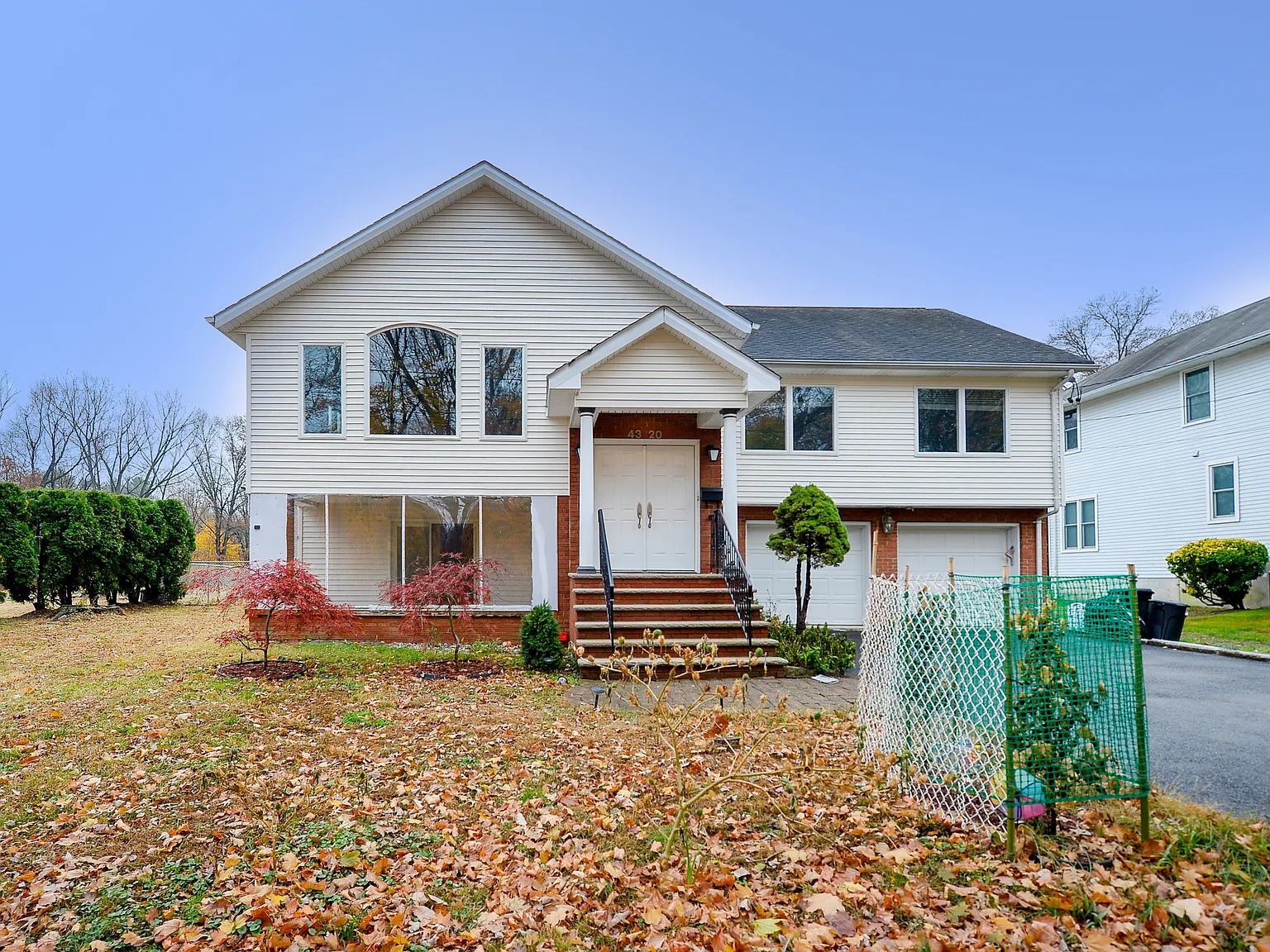 4 bed, $5,200 — Photo 1