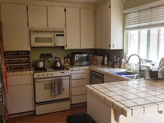3rd image of 137 Countrywood Ct