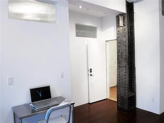 Sold by R New York | media 7