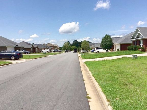 4th image of 204 Camellia Ave