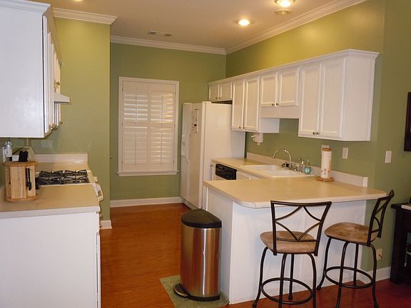Large kitchen with a breakfast bar