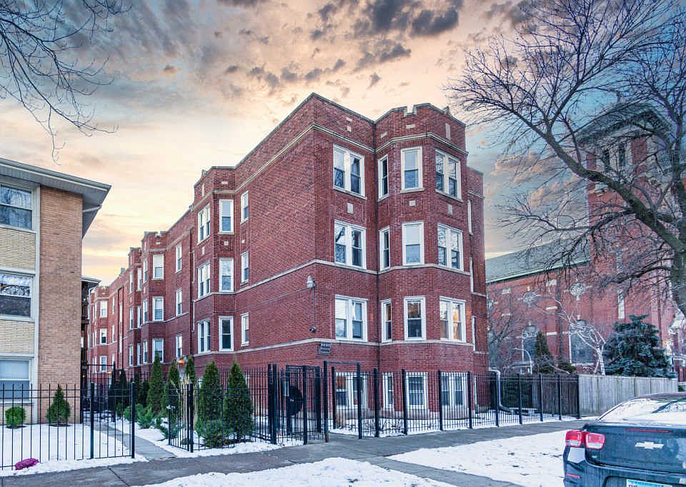 1st image of 1643 W Lunt Ave APT 2N