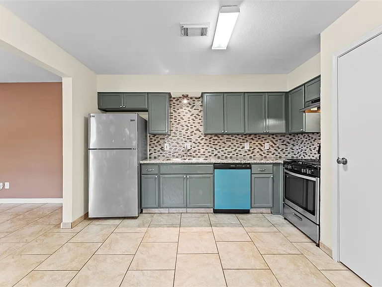 5035 Reno Dr — Photo 7
