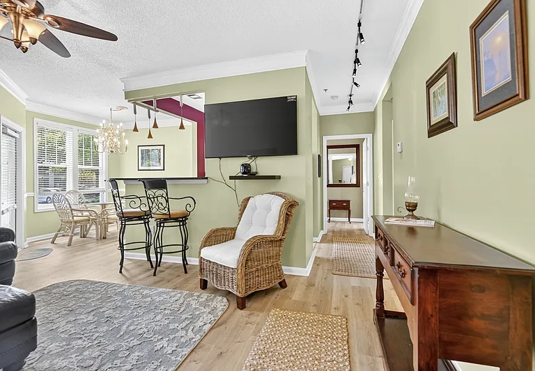 1811 Chatelain Way #1 — Photo 8