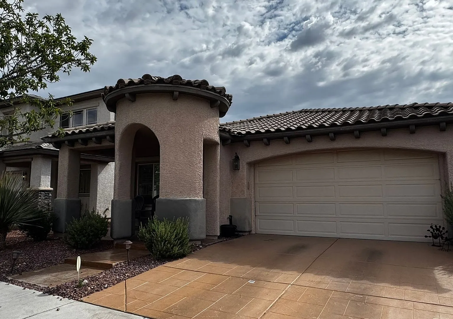 Upscale Executive Living — Photo 1
