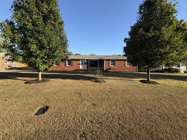 4005 McIntire Dr, Columbia, TN 38401