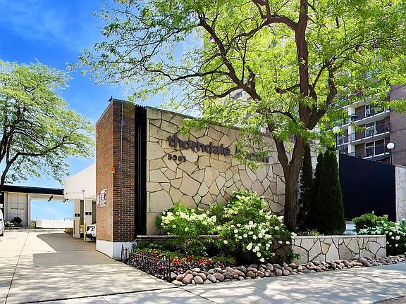 2nd image of 5901 N Sheridan Rd APT 16C