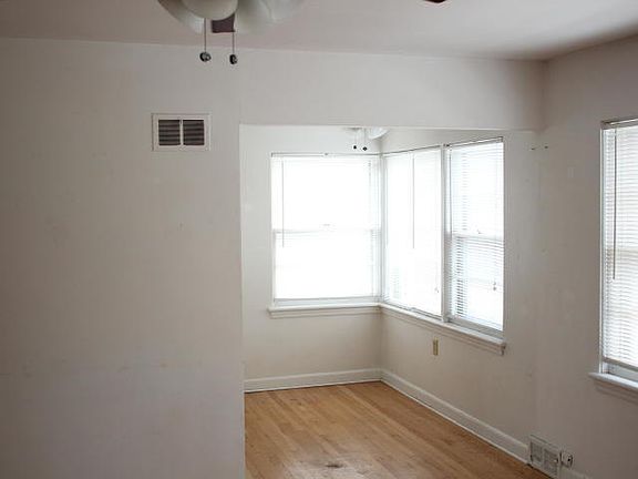 3rd image of 5211 N Santa Monica Blvd APT 3