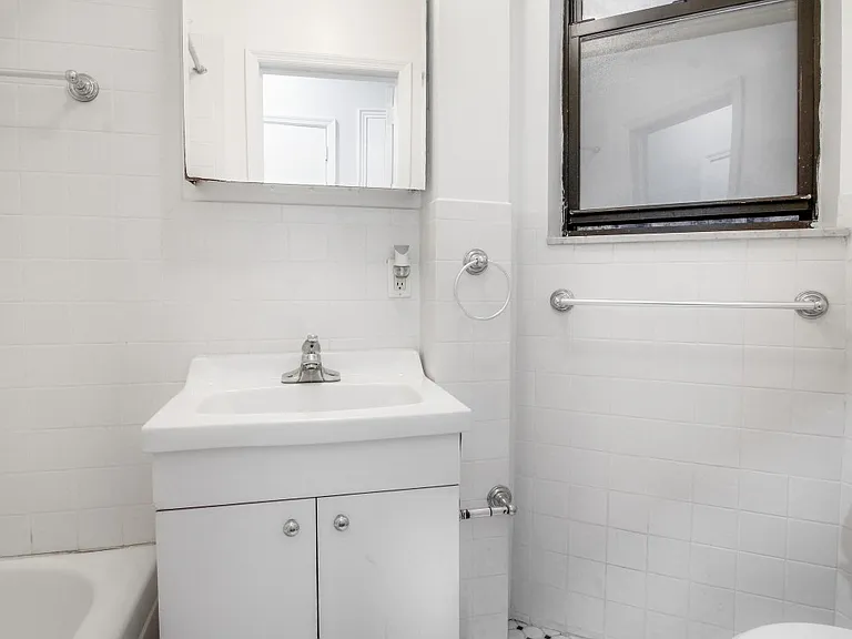 424 E 75th St #1D — Photo 7