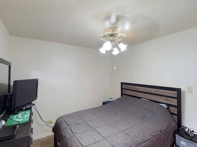 800 Eagle Dr — Photo 16