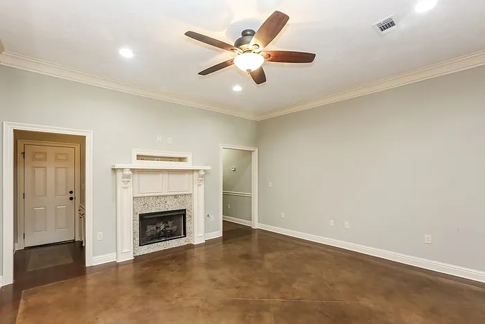 717 Hartwood Cv — Photo 3