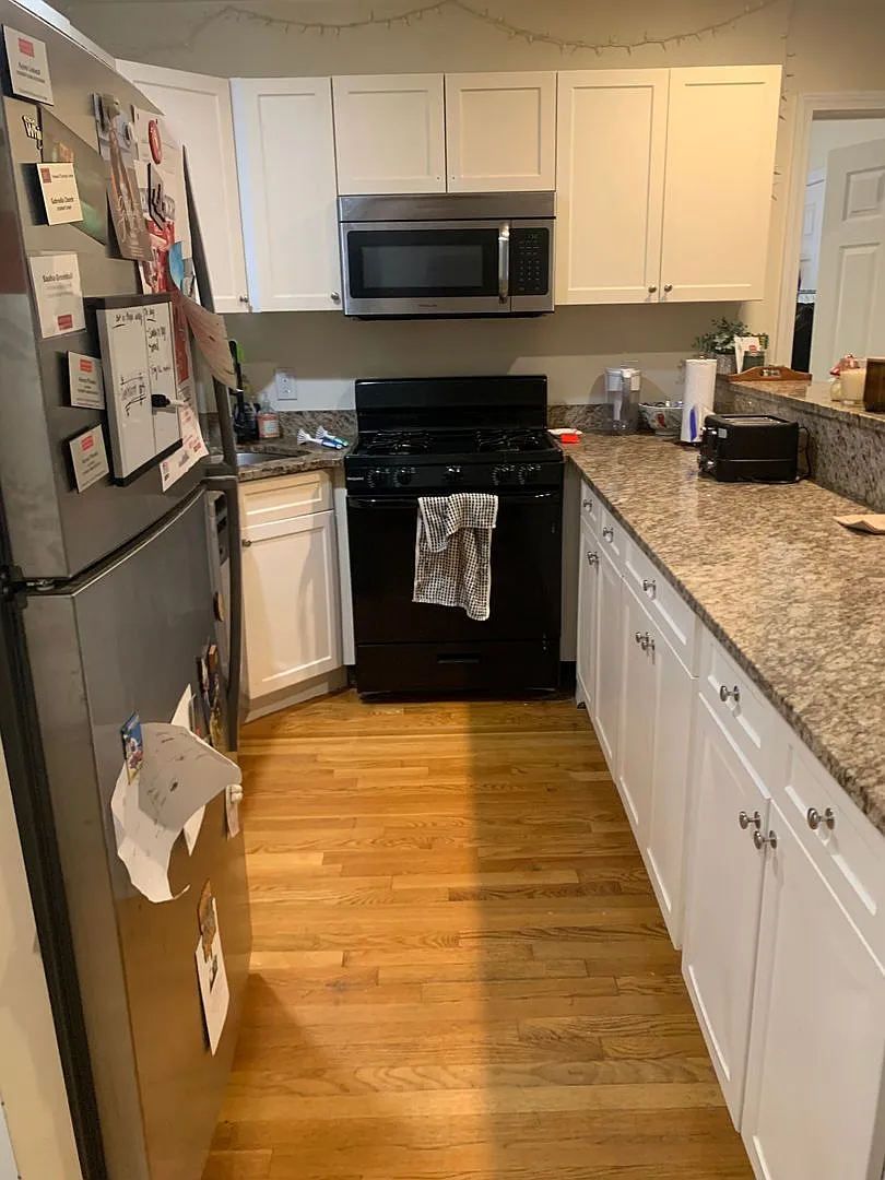 3 Bed Right Across From B.U. ~~ Heat & Hot Water Included — Photo 2