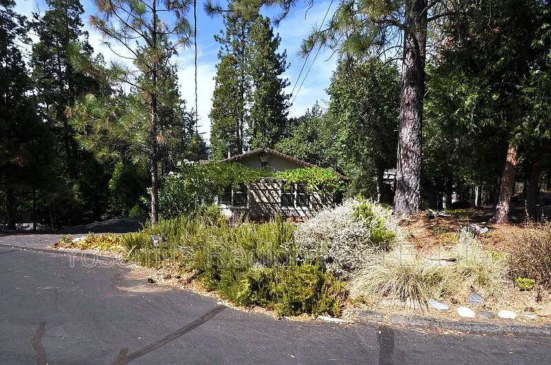 3 bed, 2.0 bath, 1506 sqft, $1,800 — Photo 2