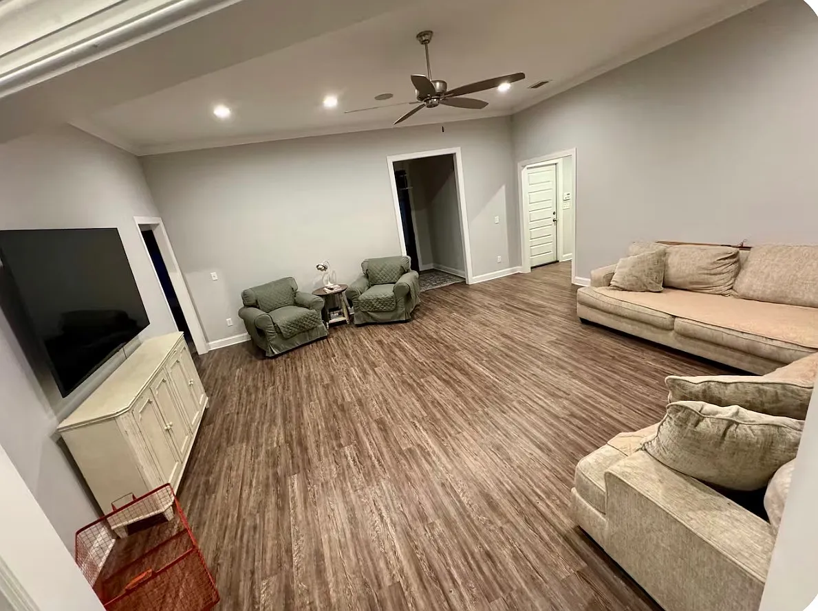 4 bed, 2018 sqft, $2,500 — Photo 2