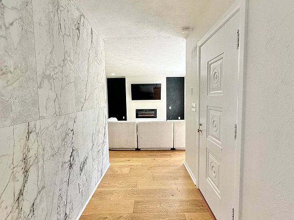 5th image of 12917 Urton Ln