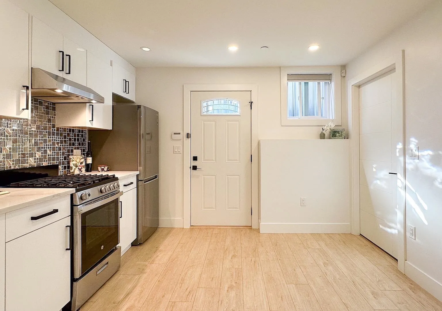 2 bed, 600 sqft, $1,680 — Photo 3
