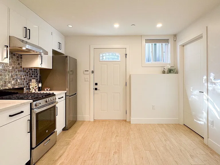 2723 Turner St — Photo 2