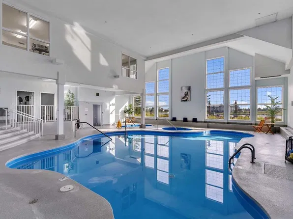 151 SW Country Village Rd NE #2364, Calgary, AB T3K 5X5