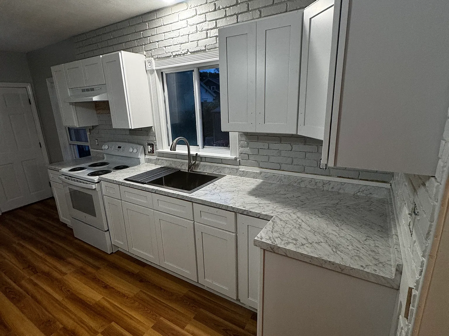 3 bed, 1100 sqft, $2,200 — Photo 4