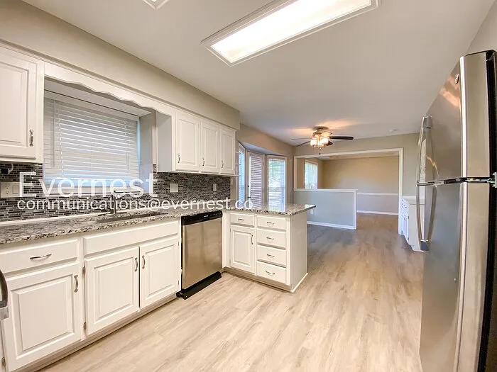 1419 SE 7th St — Photo 4