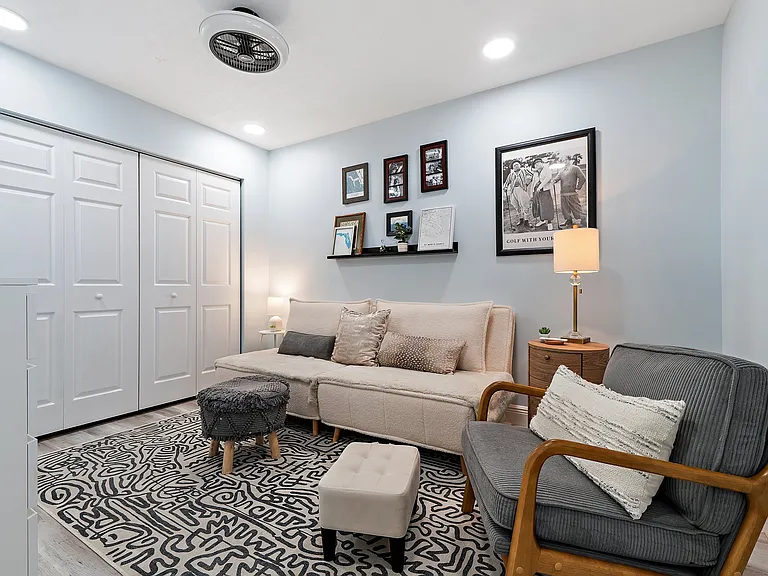 310 SE Denver Ave #2 — Photo 29