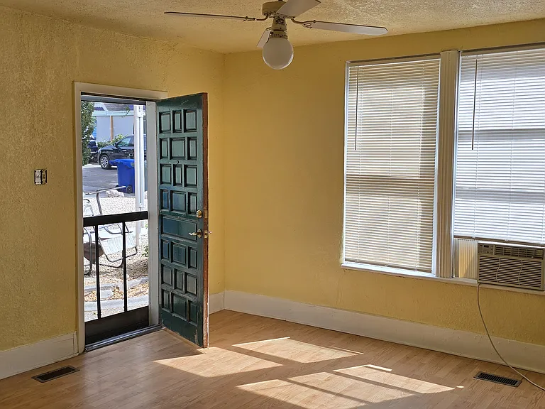 534 S Windsor St — Photo 3