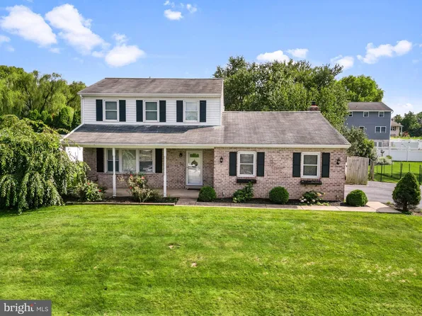 2440 Douglas Dr, Lancaster, PA 17602