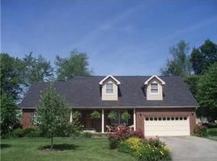 69 Willowood Cir, Hurricane, WV 25526