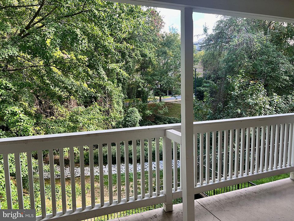 2nd image of 1513 Lincoln Way #203
