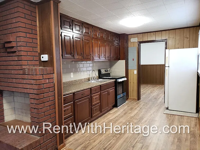11931 Veterans Memorial Hwy — Photo 5