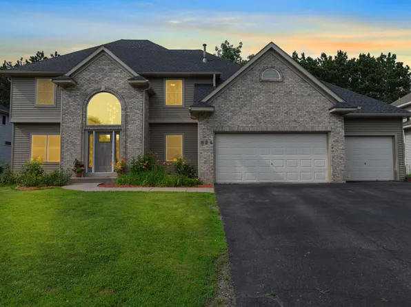 824 Henslow Ave N, Oakdale, MN 55128