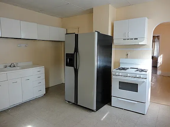 123 N Meade St — Photo 4
