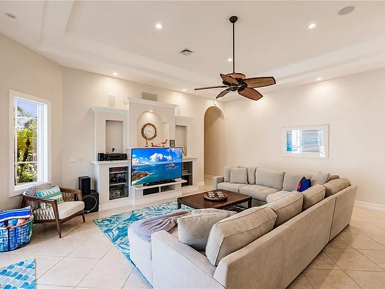 950 Snowberry Ct — Photo 5