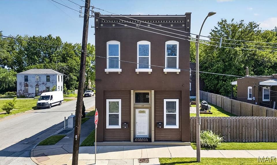 1st image of 125 W Steins St