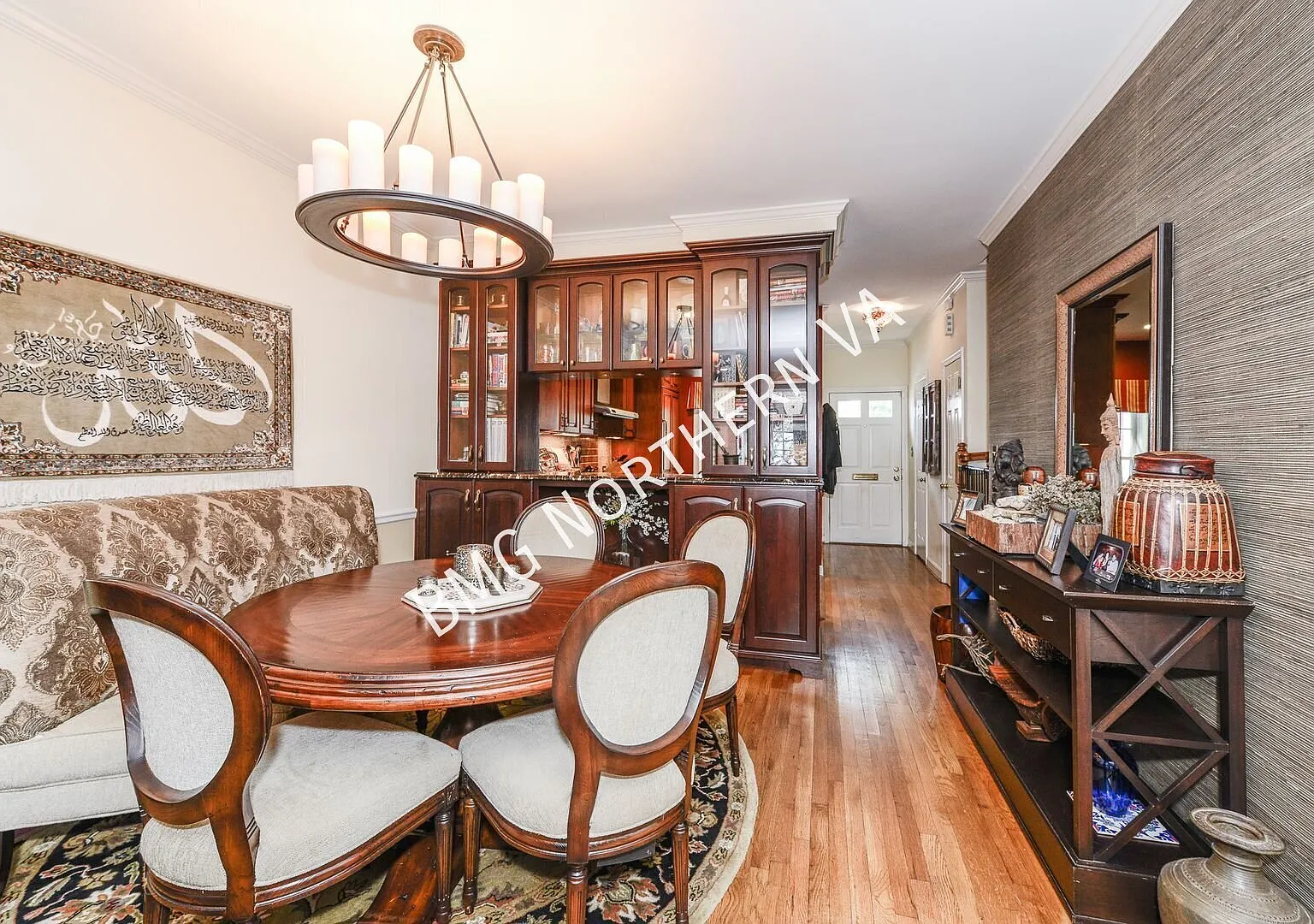 Stunning 3 Bed 3.5 Bath End-Unit Brick Townhome In Carriage Works — Photo 4