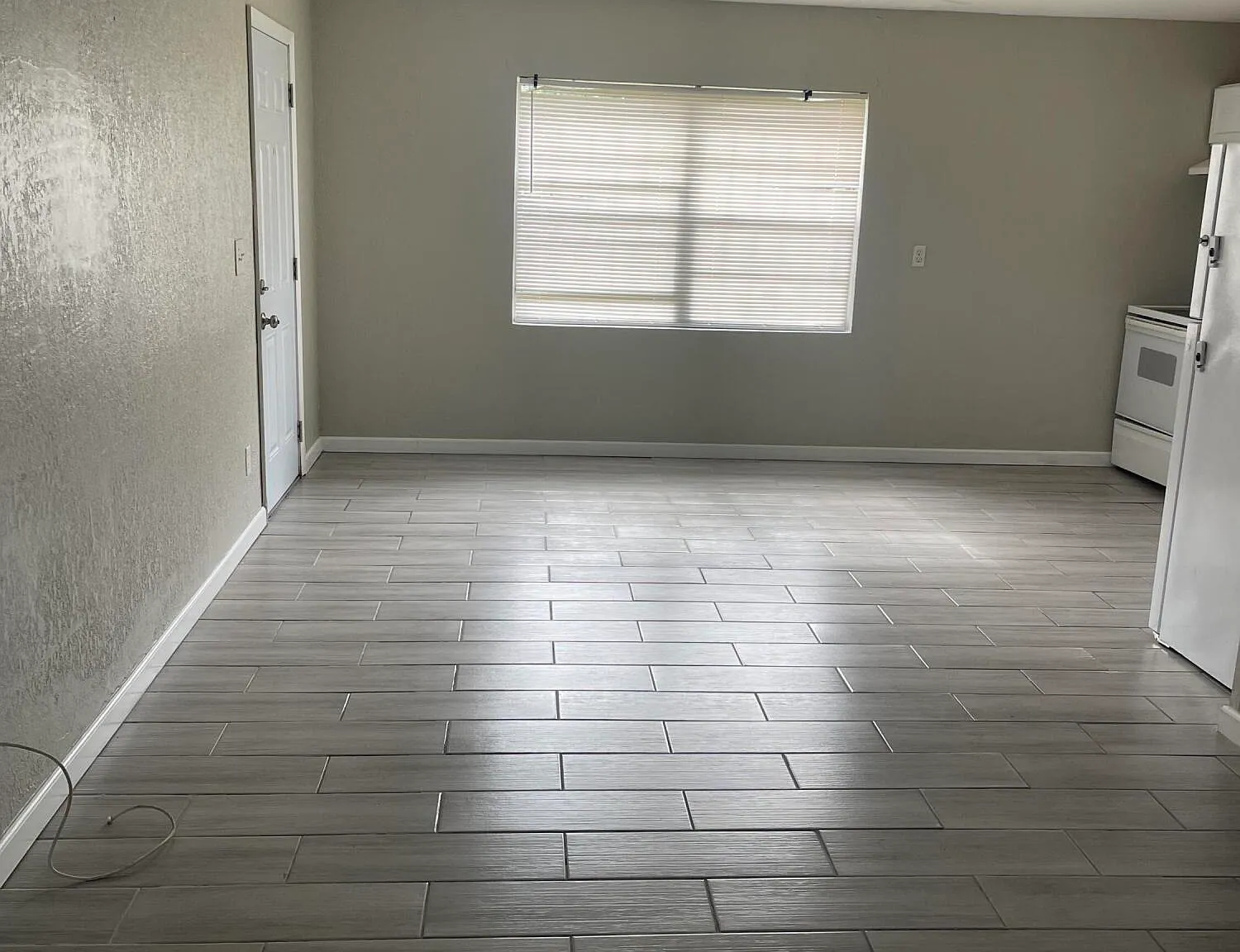 3 bed, 1.0 bath, 925 sqft, $1,800 — Photo 4