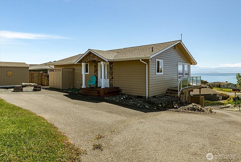 4th image of 724 Hacienda Drive