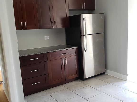 5th image of 2307 W Sunnyside Ave