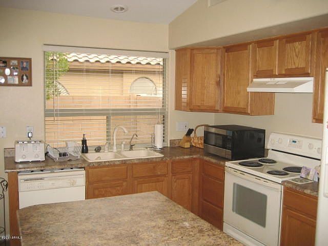 2nd image of 15958 W Linden St