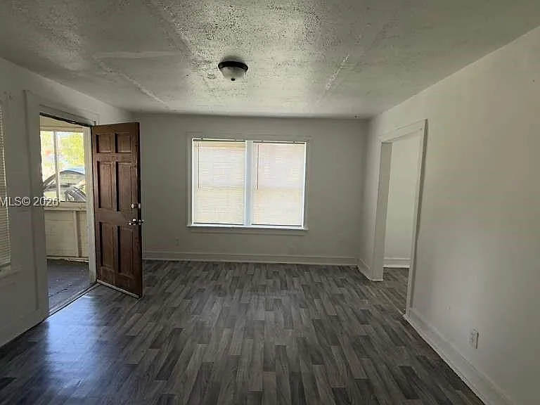 2748 Broadway Ave — Photo 29