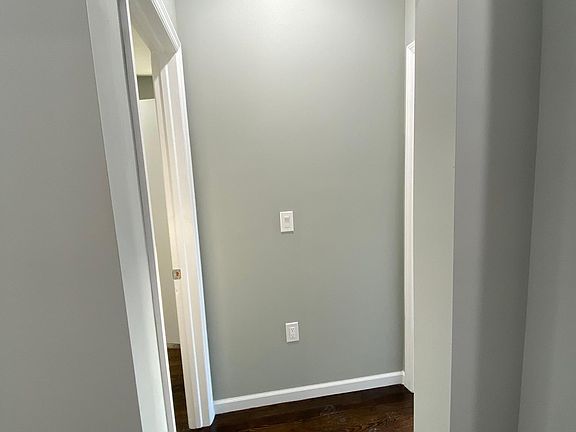 4th image of 634 Elm St Floor 2