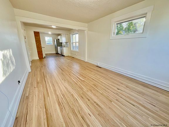 4th image of 519 E 10th St