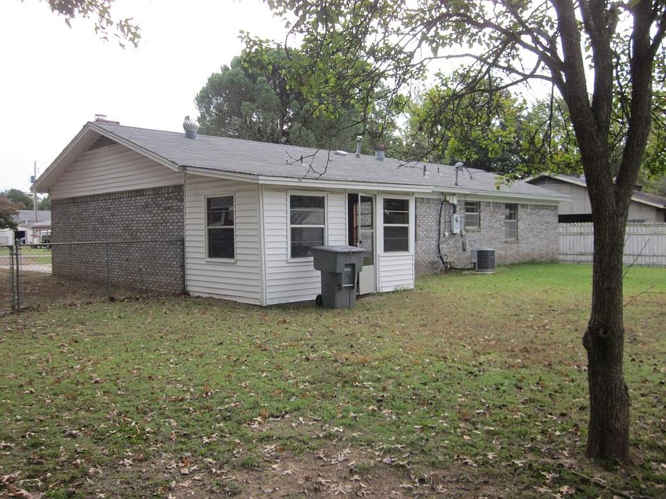 2nd image of 1115 N 7th St
